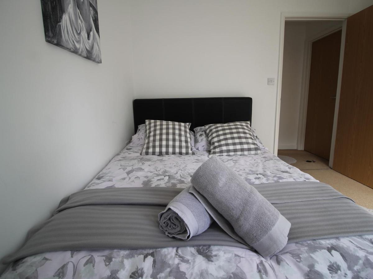Radyr Place Apartments By Cardiff Holiday Homes Extérieur photo