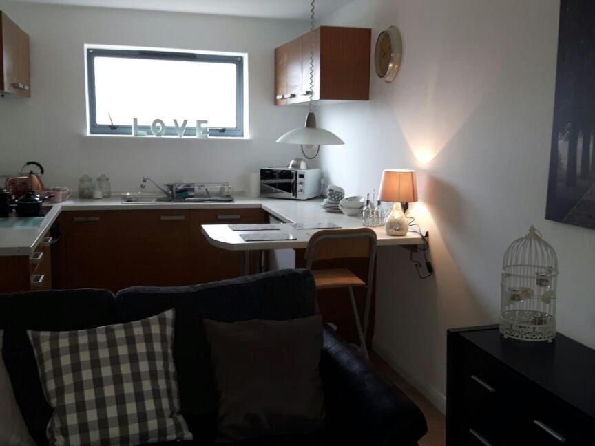 Radyr Place Apartments By Cardiff Holiday Homes Extérieur photo